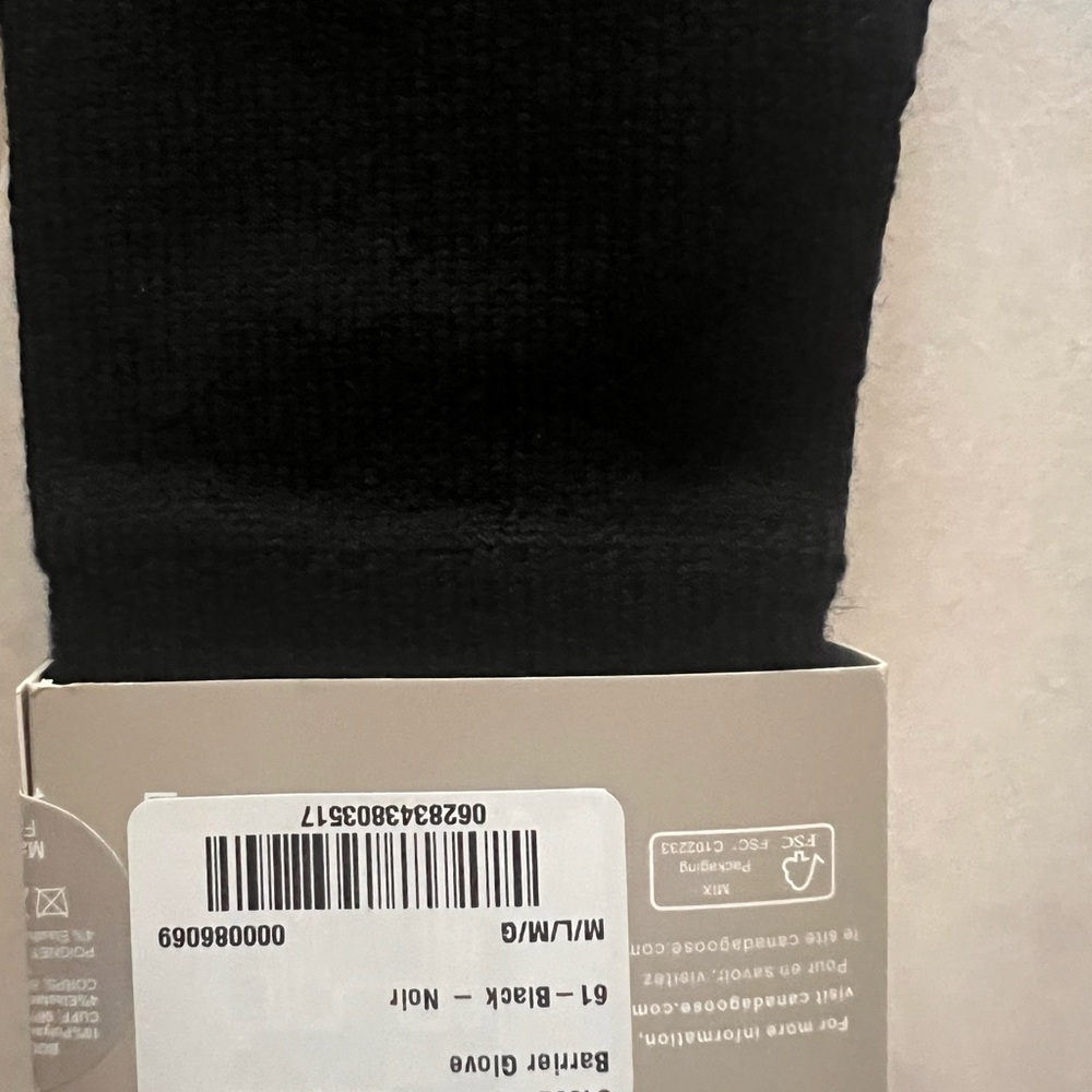 Brand new never worn with tag Canada goose women’s size M/L wool gloves
